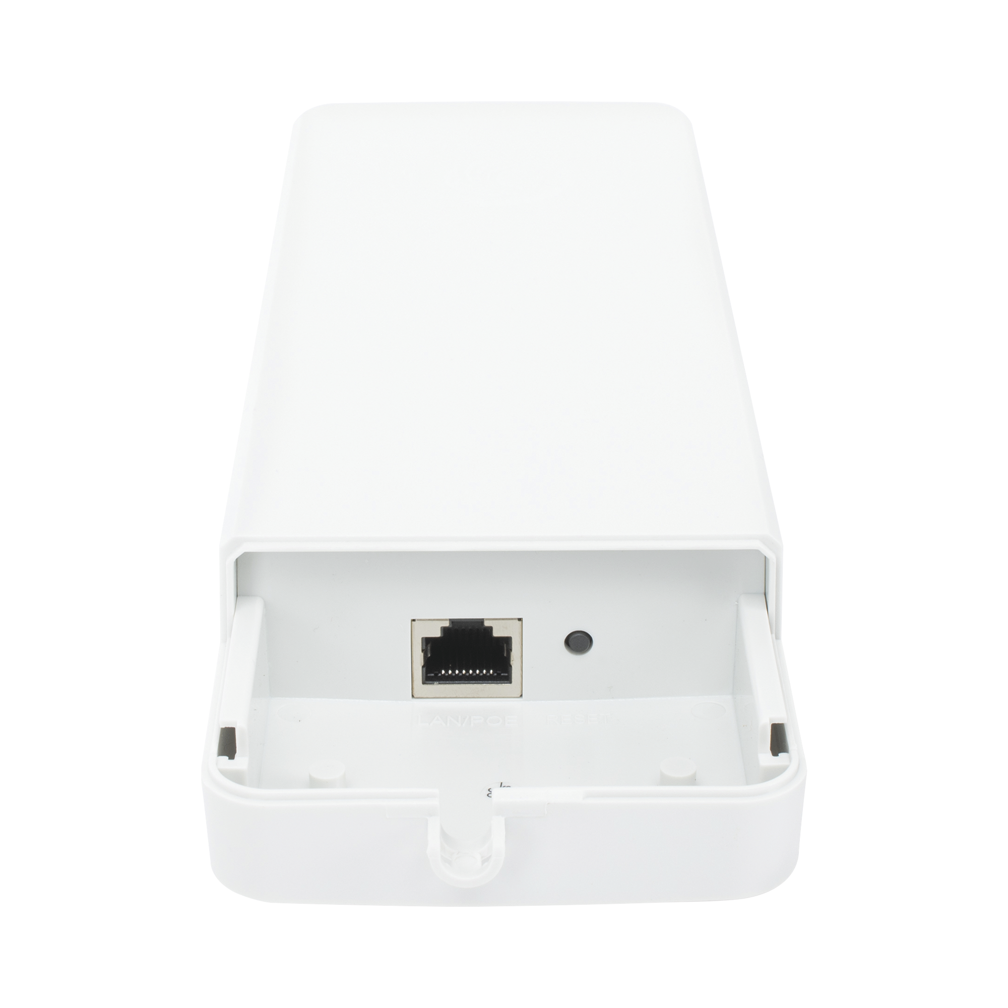 Suscriptor ePMP Force 130 MIMO 2x2 / 28 dBm de potencia / Mejor desempeño en zonas altamente ruidosas / 5150-5970 MHz / Distancia de 3 km en PTMP / Antena integrada de 14 dBi (C050900C505A)